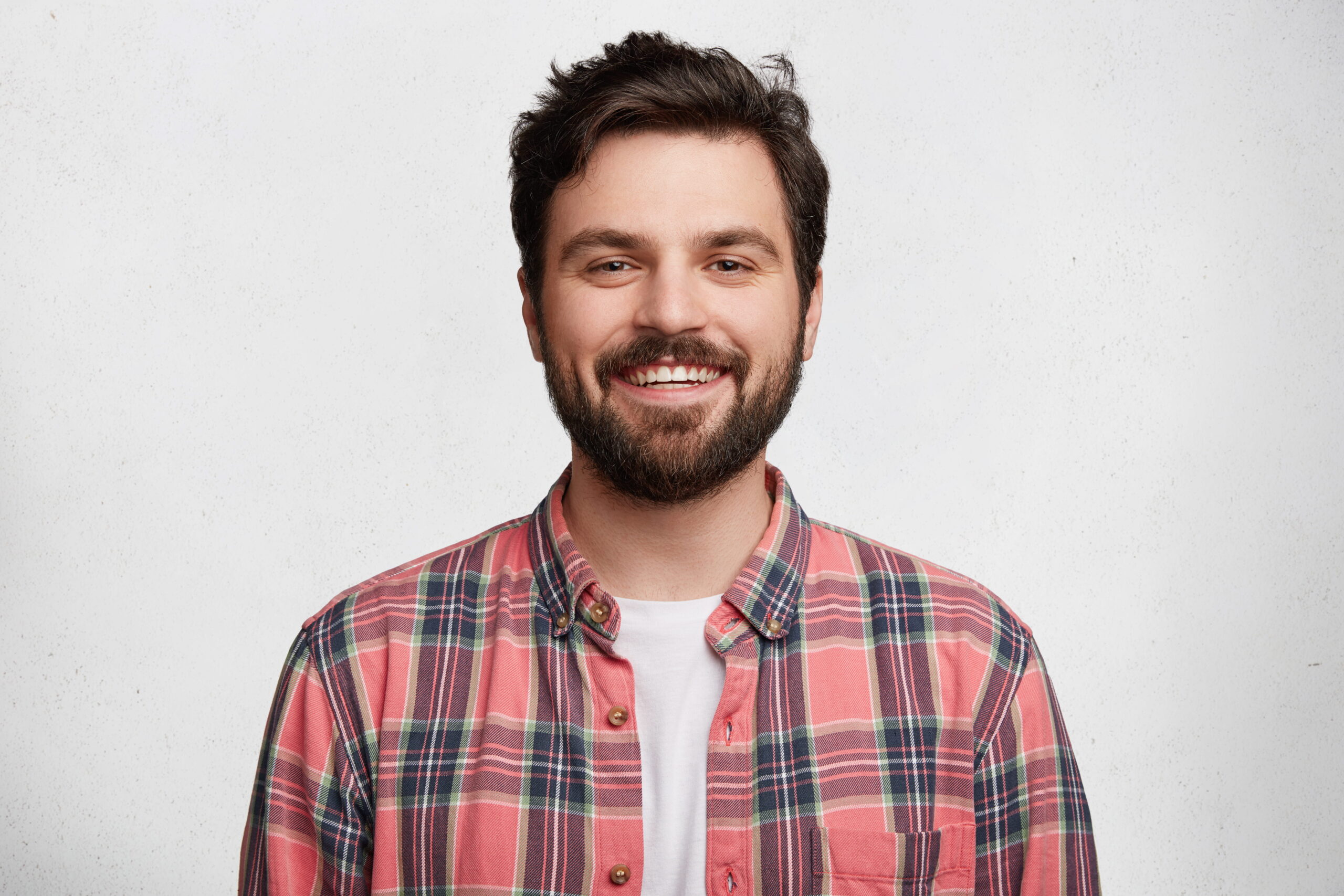 young-bearded-man-with-striped-shirt (1)